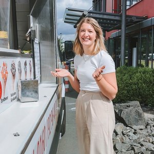 Vanille, Schoko, Stracciatella – mit Eis arbeiten die Müden wieder schneller! 🍦🌞

Warum ist der Eismann hier?
...